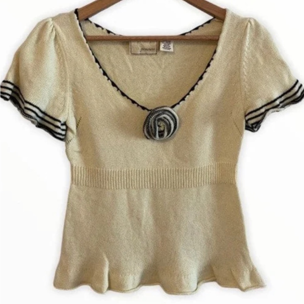 Guinevere Anthropologie Flower Detail Sweater - L